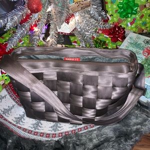 🎁Harvey’s Seatbelt Bag🎁